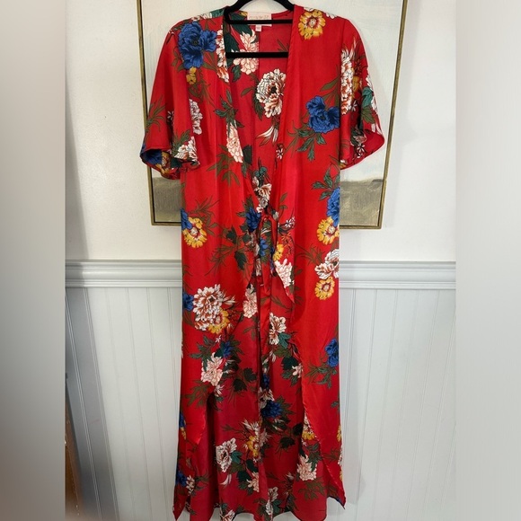 Club L London Dresses & Skirts - CLUB L LONDON Red Silk Floral Tie Front Short Sleeved Wrap Dress Size 8